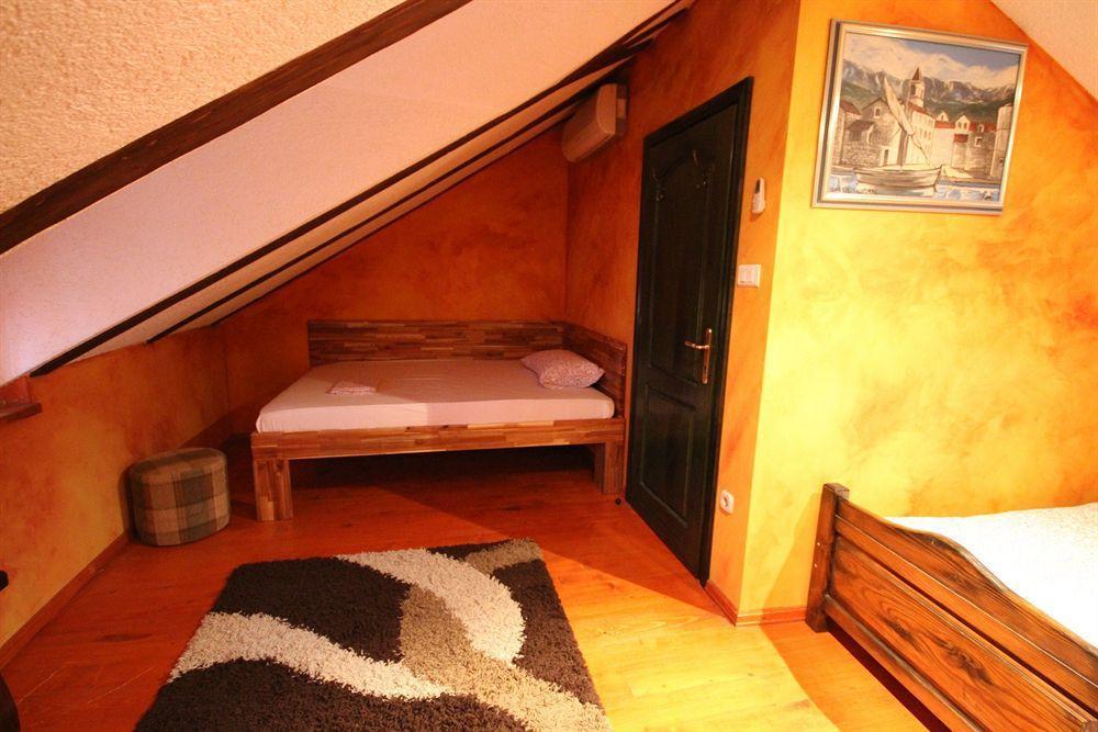 XIV Century Rooms Kastela Exterior photo